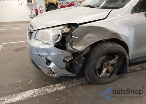 2015 Subaru Forester 2.5I z USA, uszkodzony, nr VIN JF2SJABC0FH557702